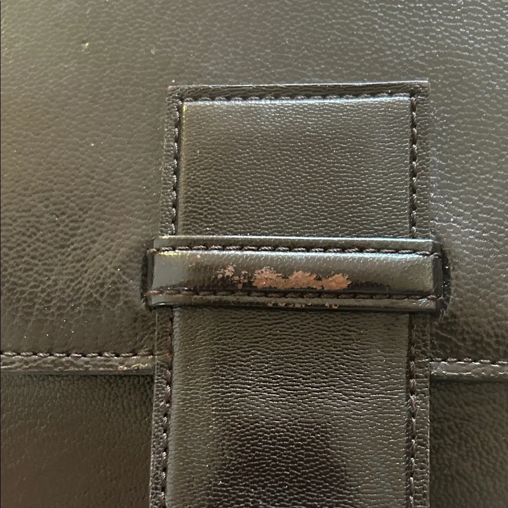 Yves Saint Laurent Leather Shoulder bag